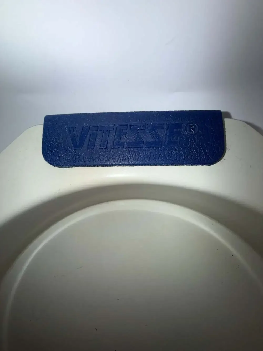 Vitesse Ceramic Round Baking Dish with Blue Silicone Handles